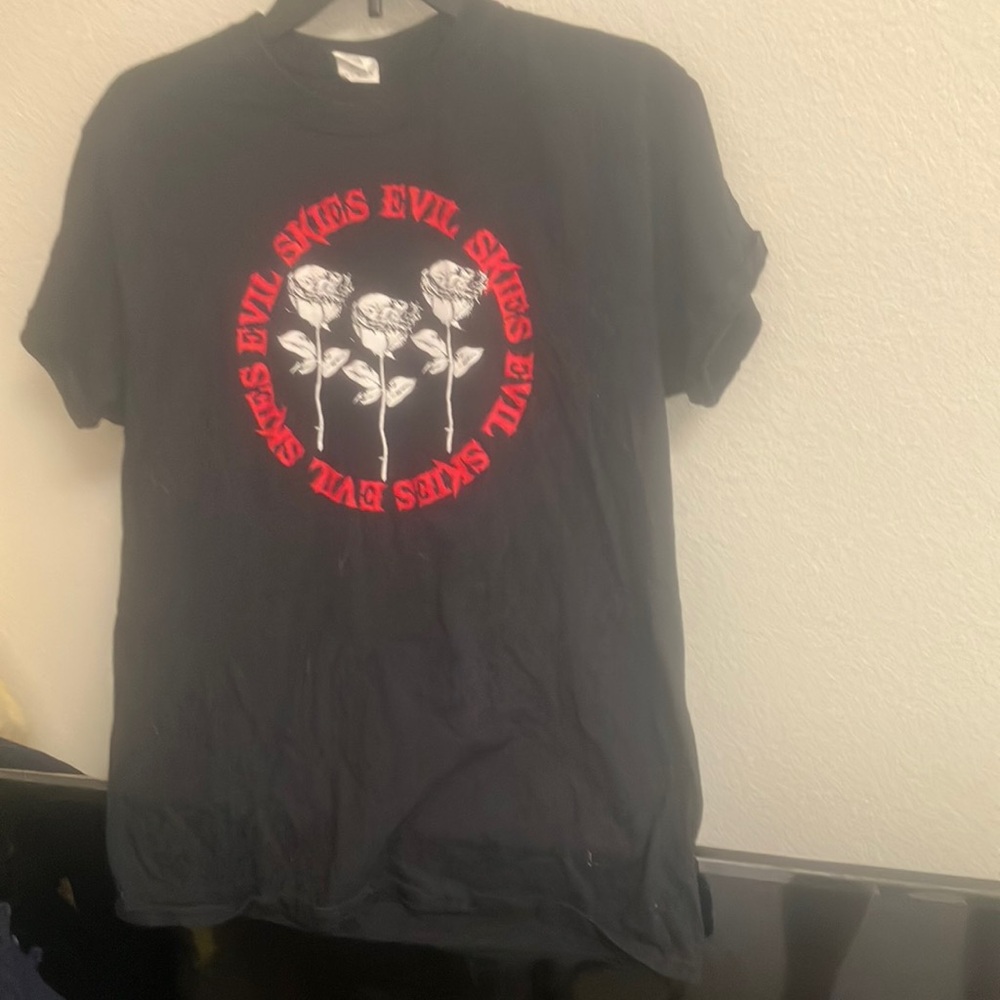 Evil skies tee medium